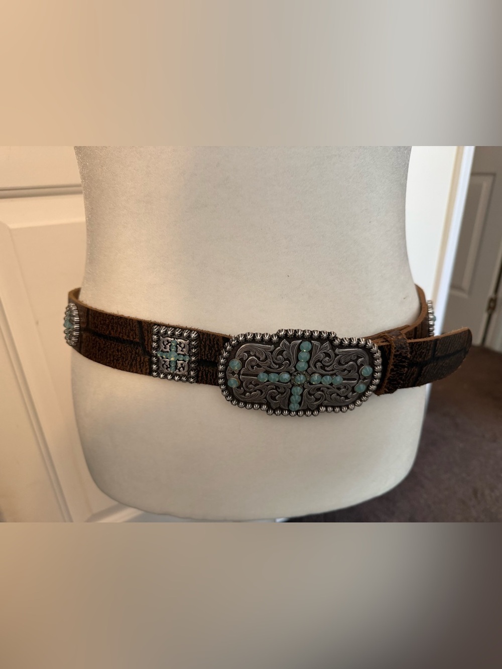 Ariat Woman’s Turquoise Cross Brown Leather Belt Silver Beaded Concha Medallions
